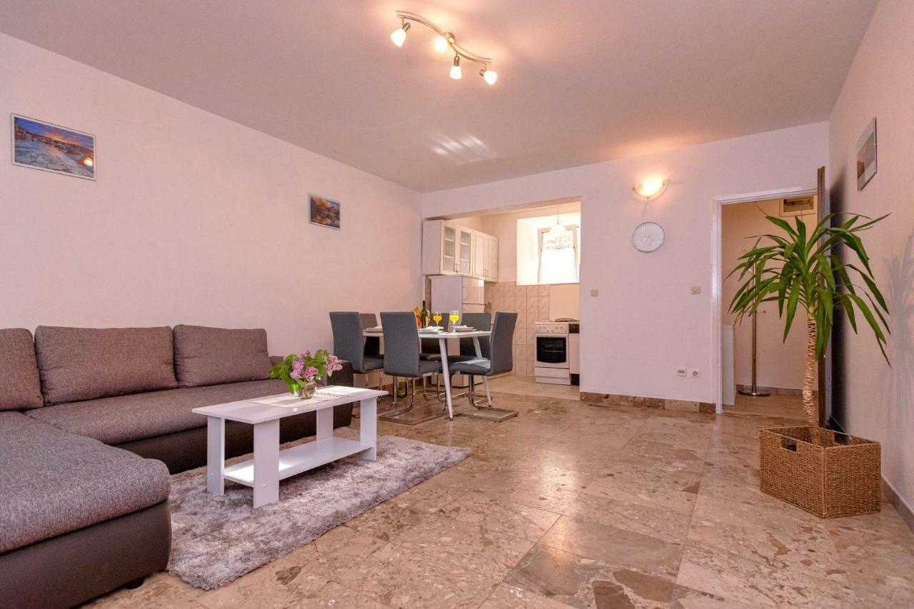 Apartment Mediteran Stari Grad  Buitenkant foto